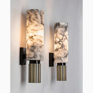 Elegante Marmor-Wandleuchte mit Kupferdetails – Aurevia