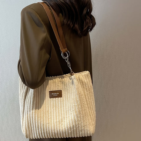 Cordira Corduroy Shoulder Bag – Schultertasche aus Cordstoff