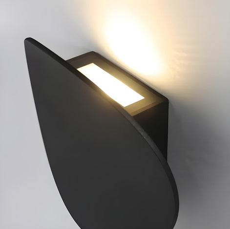 Moderne LED Wandleuchte aus Aluminium in Ovalem Design – Lunavera