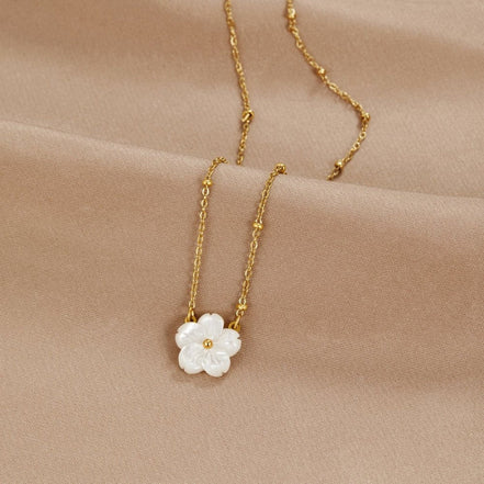Floravelle Damen Halskette mit floralem Anhänger und Perlendetail