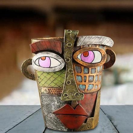 Dekorative Vase mit gesichtsinspiriertem Design für Innen- und Außenbereiche