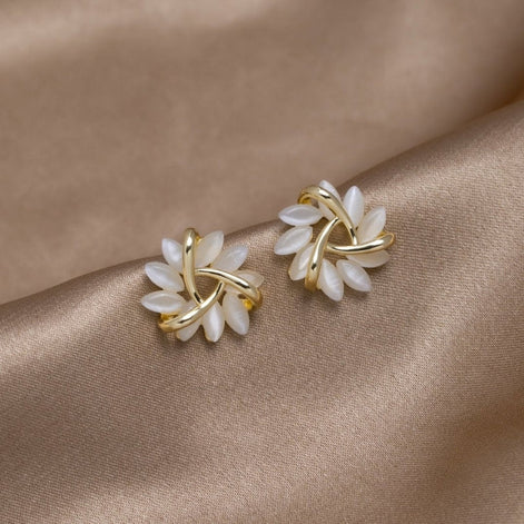 Petalisse Damen Ohrringe mit geschwungenem Blütendesign