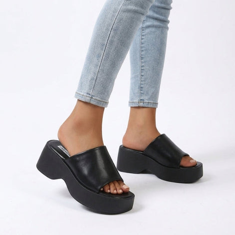 Velunara Damen Keilsandalen mit offenem Design