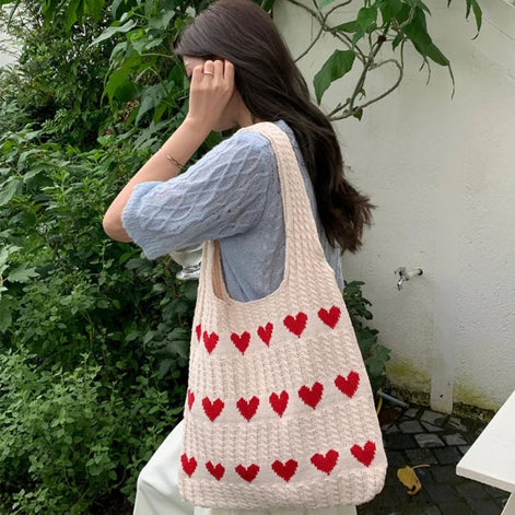 Herina Tote Tasche – Stofftasche mit gesticktem Herzmotiv und Tragegriffen