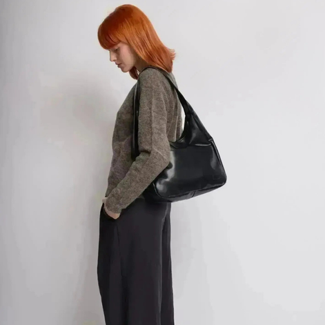 Novella Schultertasche – Umhängetasche mit mehreren Fächern und Schulterriemen