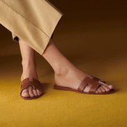 Lunessa Damen Sandalen mit Flacher Sohle und Rutschhemmender Laufsohle