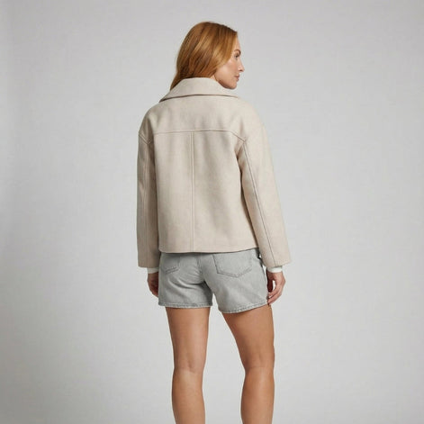 Kurze Damenjacke mit Doppelknopfleiste und langen Ärmeln