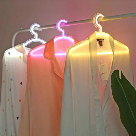 ClosetGlow LED-Kleiderbügel – Beleuchteter Bügel für bessere Übersicht