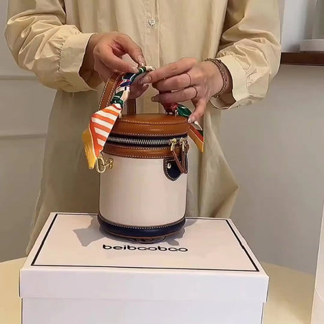 Norvella Bucket Tasche mit verstellbarem Gurt und Reißverschluss