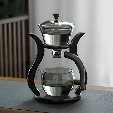 Teekanne aus Glas mit integriertem Teefilter und Griff