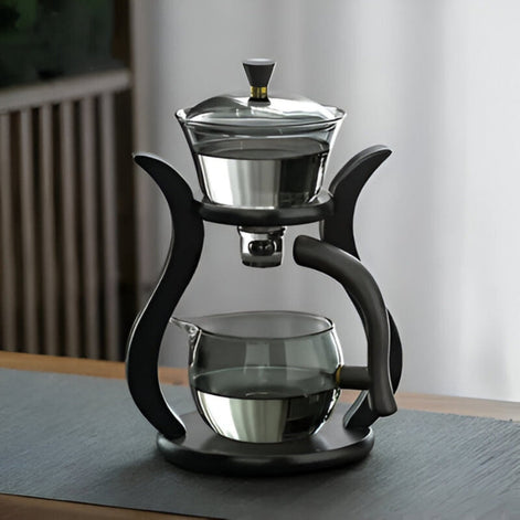 Teekanne aus Glas mit integriertem Teefilter und Griff