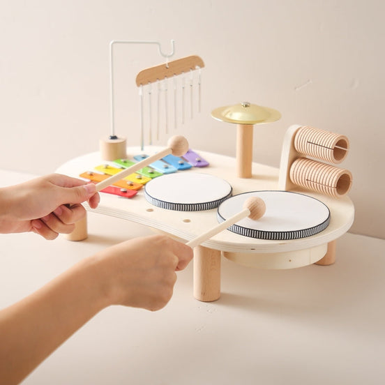 Sonvara Kinder Musikspielzeug Tisch mit Xylofon und Trommeln