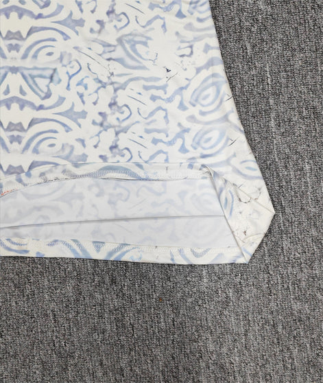 Lorvessa Midikleid mit Allover-Muster und V-Ausschnitt – plissiertes Kleid mit halben Ärmeln