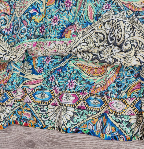 Florvella Maxikleid mit Paisley Muster und V-Ausschnitt in lockerer Passform