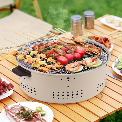 Tragbarer Holzkohlegrill mit kompakter Bauweise für den Außenbereich