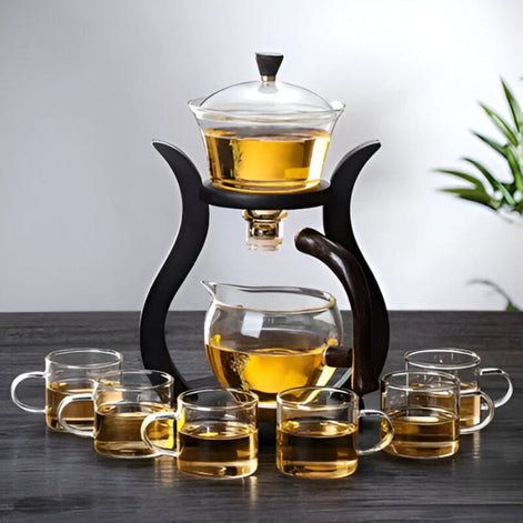 Teekanne aus Glas mit integriertem Teefilter und Griff