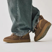 Sneakers mit Schnürung, runder Zehenpartie und Profilsohle – Varesto