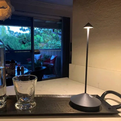 Lumivaro Tischlampe mit Touchsteuerung und wiederaufladbarem Akku