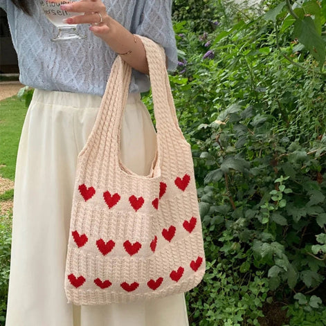 Herina Tote Tasche – Stofftasche mit gesticktem Herzmotiv und Tragegriffen
