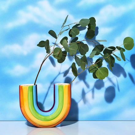U-förmige Blumenvase aus Harz mit Farbverlauf