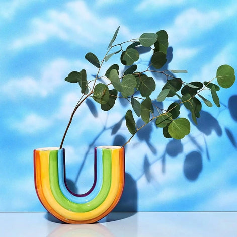 U-förmige Blumenvase aus Harz mit Farbverlauf