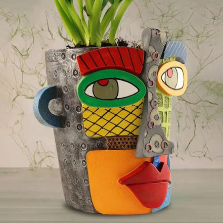 Dekorative Vase mit gesichtsinspiriertem Design für Innen- und Außenbereiche