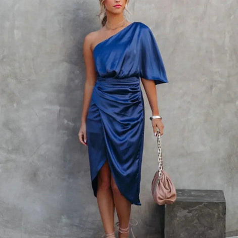 Velmira Kleid – Damen One-Shoulder Kleid mit Schlitz und Wickeloptik aus Polyester