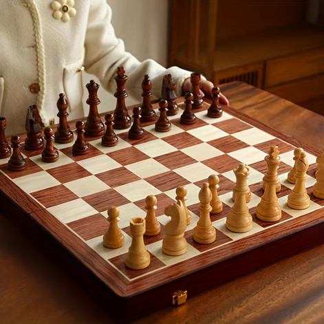 Strategon Schachspiel – Schachset mit faltbarem Brett und zusätzlichen Figuren