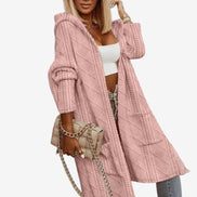 Damen Strickjacke mit Kapuze, Zopfmuster und offenen Taschen – Noravelle