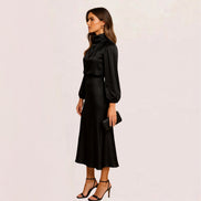 Seravelle Kleid – Damen Kleid mit Stehkragen, langen Ärmeln und Wickeloptik aus Satin