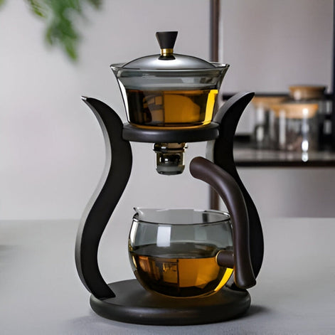 Teekanne aus Glas mit integriertem Teefilter und Griff