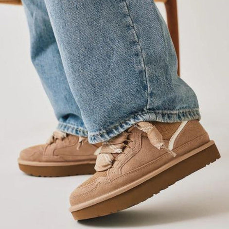 Sneakers mit Schnürung, runder Zehenpartie und Profilsohle – Varesto