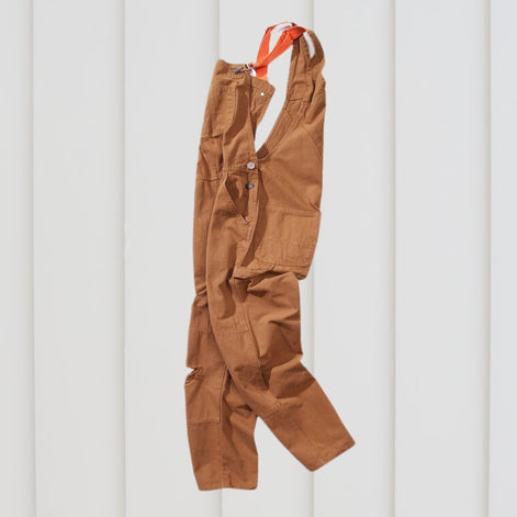 Locker geschnittene Latzhose aus Denim für Alltag und Arbeit