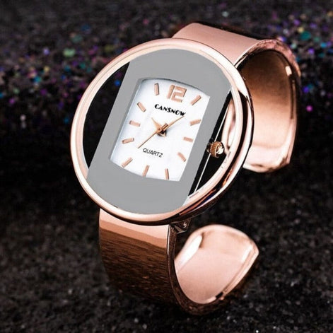 Damen Armbanduhr mit ovalem Zifferblatt und verstellbarem Armband