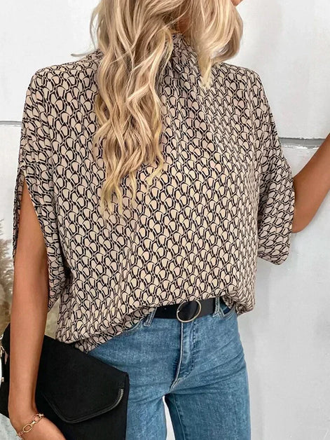 Rivella Bluse mit Retro Muster und kurzen Ärmeln in figurbetonter Passform