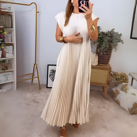 Elvara Plissiertes Damenkleid mit kurzen Ärmeln und lockerer Passform