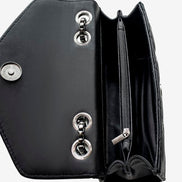 Quavira Schultertasche aus Leder mit gestepptem Design und großem Innenfach