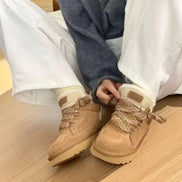Sneakers mit Schnürung, runder Zehenpartie und Profilsohle – Varesto