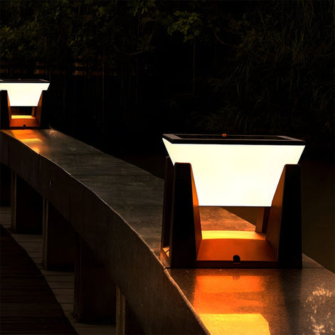Solarbetriebene LED-Gartenleuchte mit kubischem Design für den Außenbereich