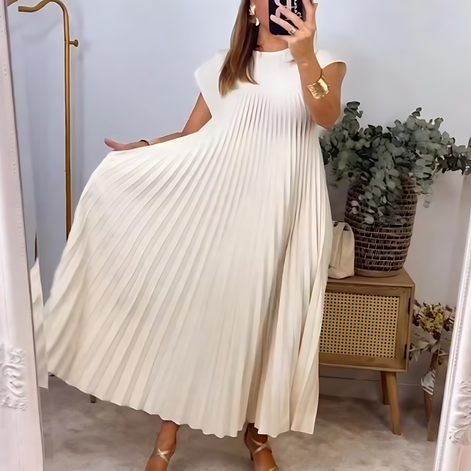 Elvara Plissiertes Damenkleid mit kurzen Ärmeln und lockerer Passform