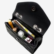Quavira Schultertasche aus Leder mit gestepptem Design und großem Innenfach