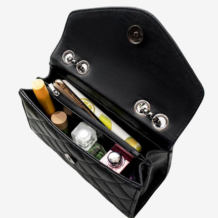 Quavira Schultertasche aus Leder mit gestepptem Design und großem Innenfach