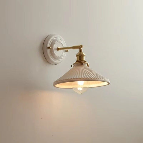 Velmora LED Wandleuchte mit dekorativem Wanddesign