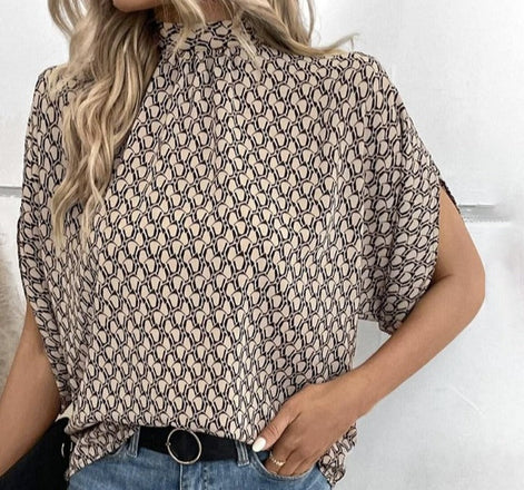 Rivella Bluse mit Retro Muster und kurzen Ärmeln in figurbetonter Passform