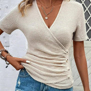 Sienvara T-Shirt mit V-Ausschnitt und Wickeloptik – Kurzarm Shirt mit Knopfdetail