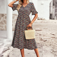 Lunaria Damenkleid mit V-Ausschnitt und Blumenprint