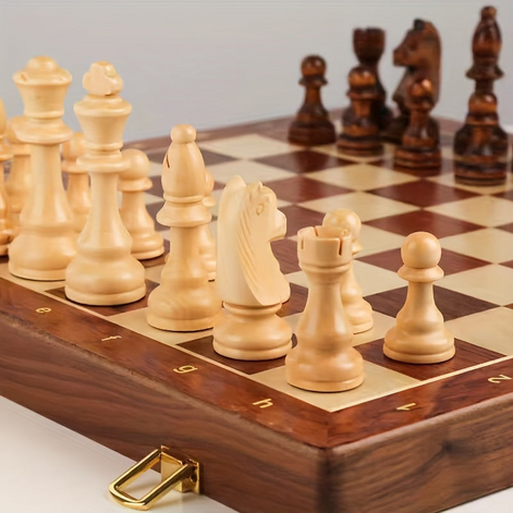 Strategon Schachspiel – Schachset mit faltbarem Brett und zusätzlichen Figuren