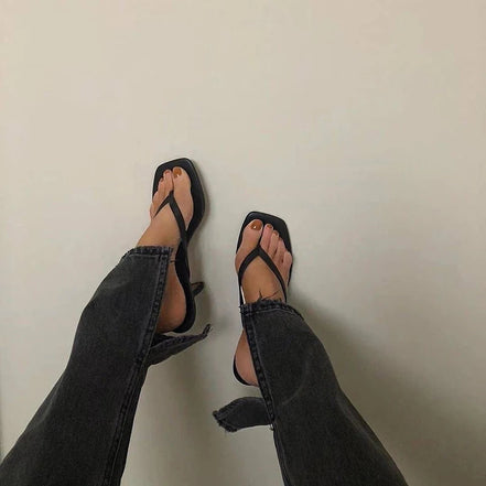Velissia Damen Sandalen mit Absatz im Zehensteg-Design