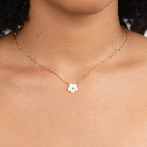 Floravelle Damen Halskette mit floralem Anhänger und Perlendetail