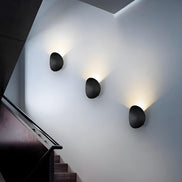 Moderne LED Wandleuchte aus Aluminium in Ovalem Design – Lunavera